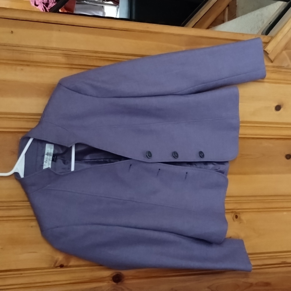 Tahari size 4
